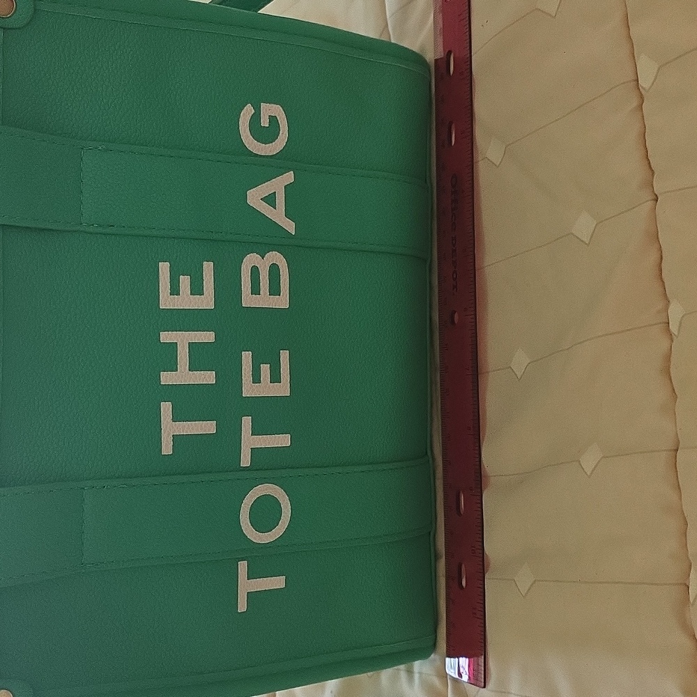 Vibrant Green Tote Bag by Marc Jacobs (COPY) - Picture 2 of 5